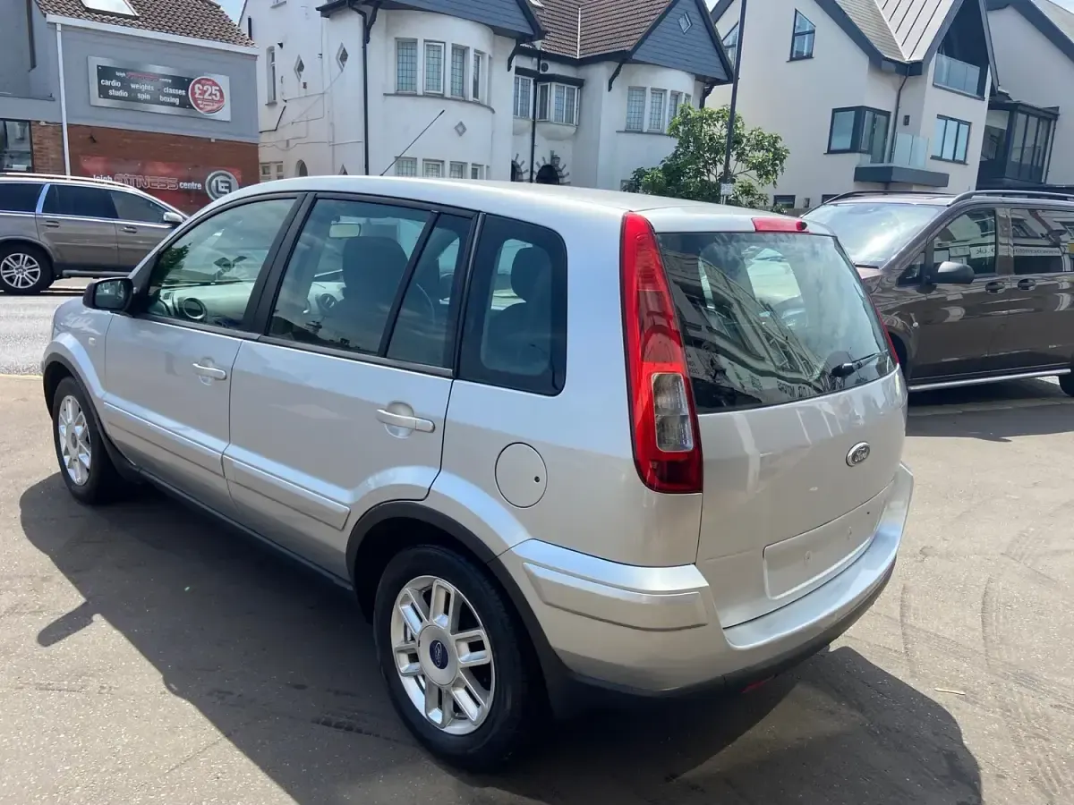 Used Ford Fusion Zetec 101 HP (74 kW) 2008 Silver Hatchback