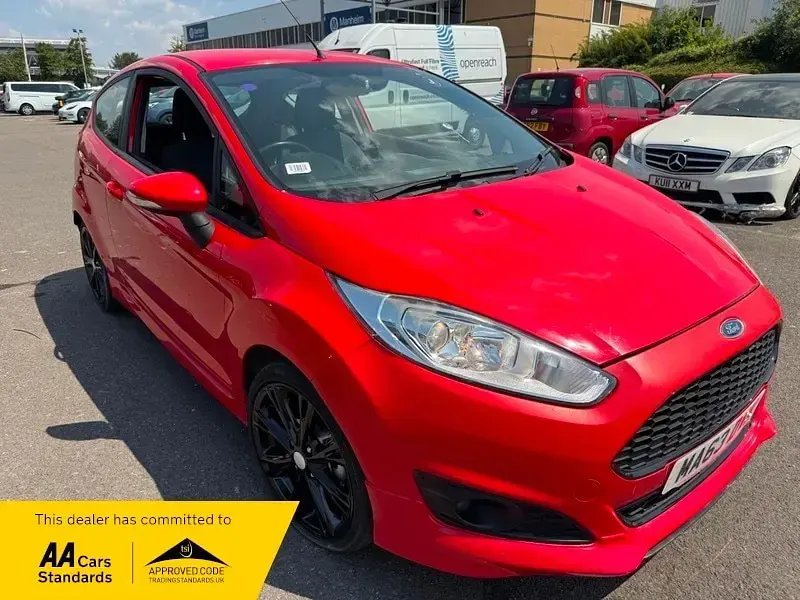 Used Ford Fiesta Zetec 125 HP (91 kW) 2013 Red Hatchback