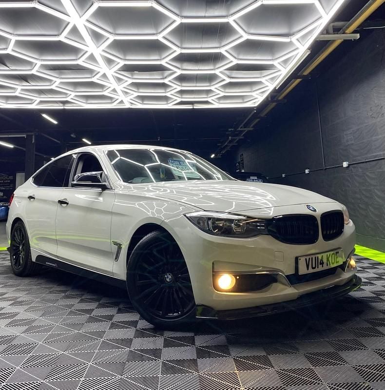 Used BMW 318 Luxury Line 2014 White Hatchback