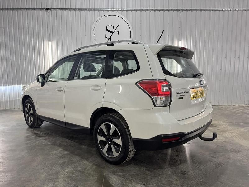 Begagnad Subaru Forester Premium 150 HK (110 kW) 2017 Vit SUV