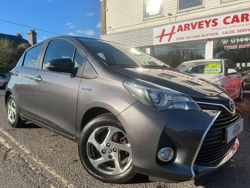 Used Toyota Yaris 101 HP (74 kW) 2015 Grey Hatchback