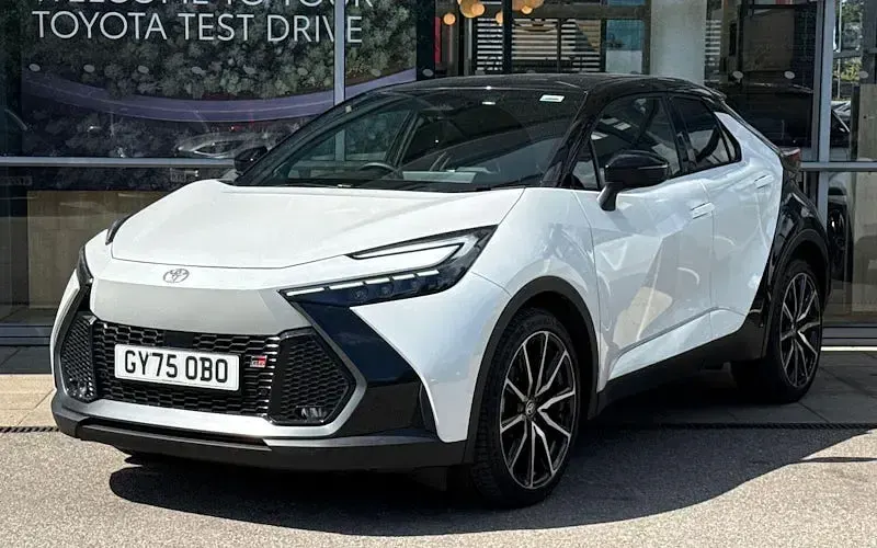Used Toyota C-HR Premium 197 HP (144 kW) 2025 White SUV