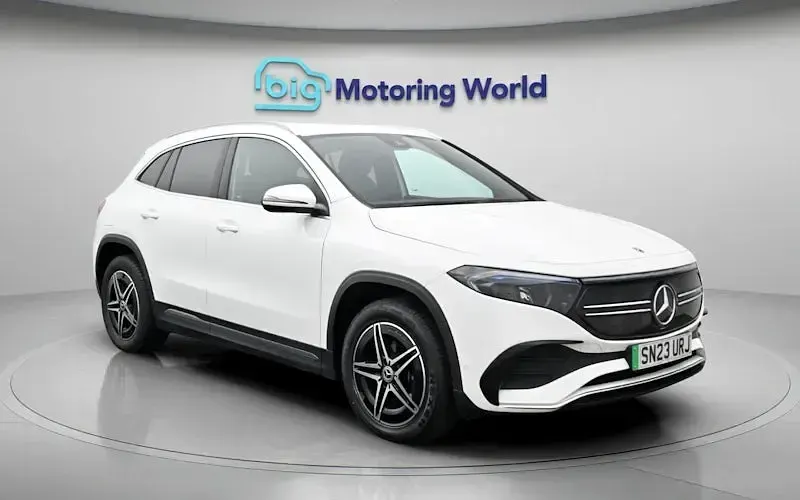 Begagnad Mercedes EQA250+ AMG line 139 kW (190 HK) 2023 Vit SUV