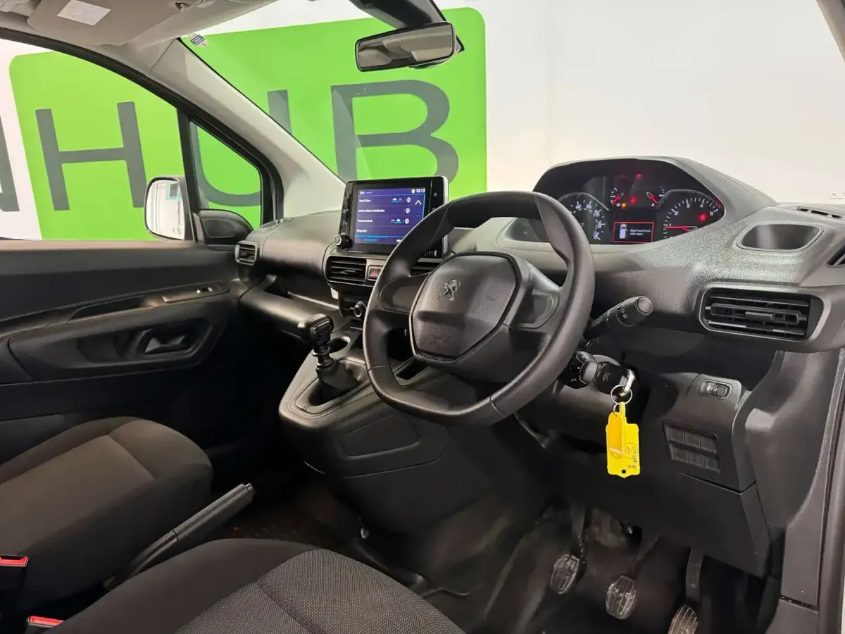 Used Peugeot Partner Premium 2023 White MPV