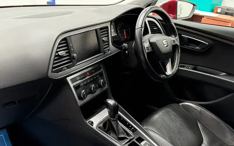 Usado Seat Leon XCELLENCE 184 CV (135 kW) 2016 Rojo Utilitario