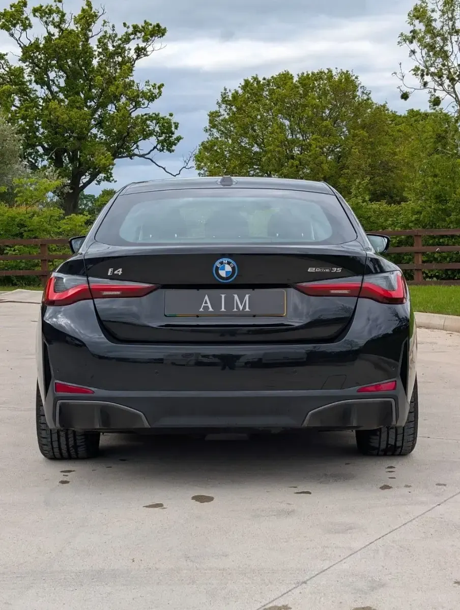 Usado BMW i4 Sport Line 210 kW (286 CV) 2024 Negro Berlina