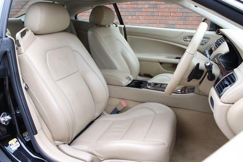 Używany Jaguar XK Portfolio 2011 Czarny Coupe