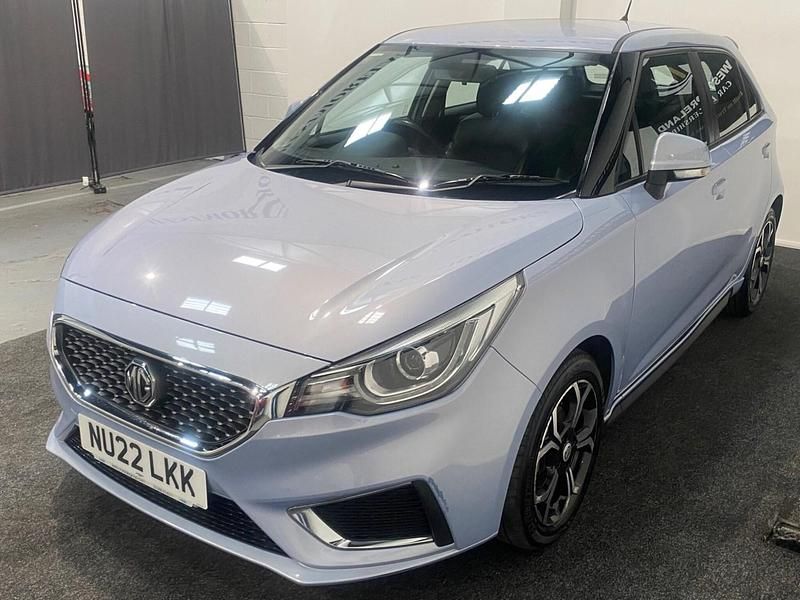 Begagnad MG MG3 Exclusive 106 HK (77 kW) 2022 Silver Halvkombi