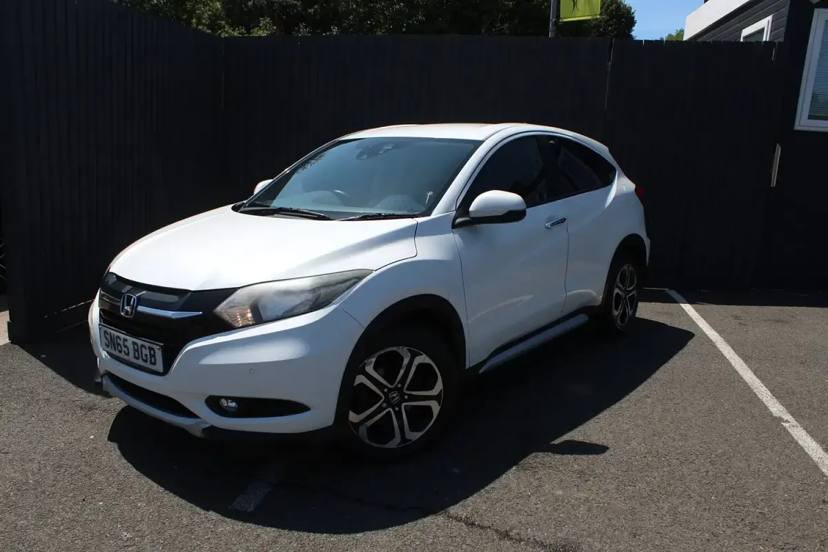Used Honda HR-V SE 120 HP (88 kW) 2015 White SUV