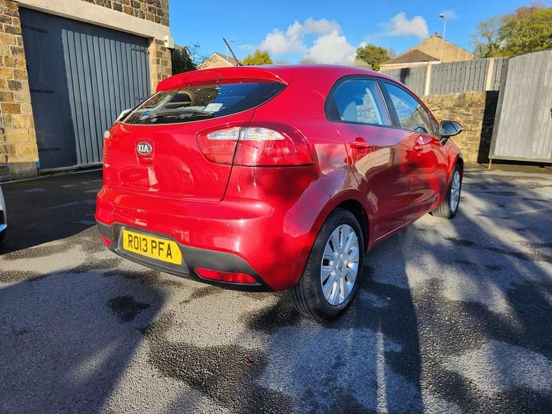 Used Kia Rio 85 HP (62 kW) 2013 Red Hatchback