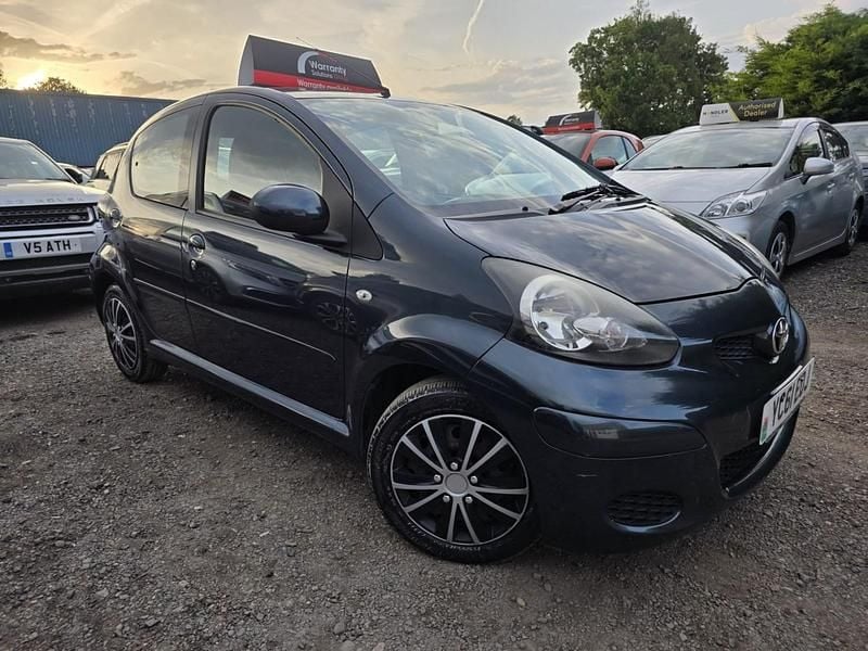 Green Used 2011 Toyota Aygo Hatchback | £1,500 (Fair price) - Image 1/4