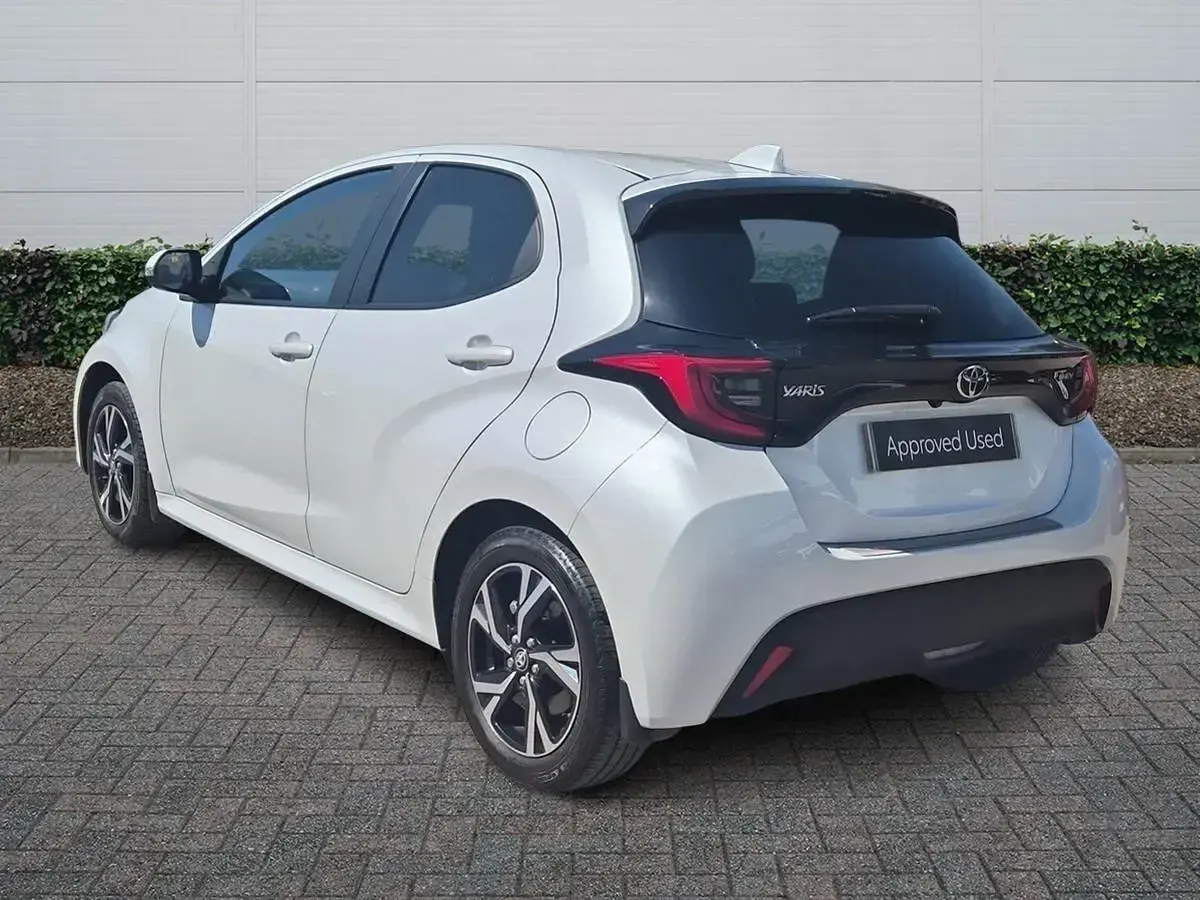 Used Toyota Yaris Design 2025 White Hatchback