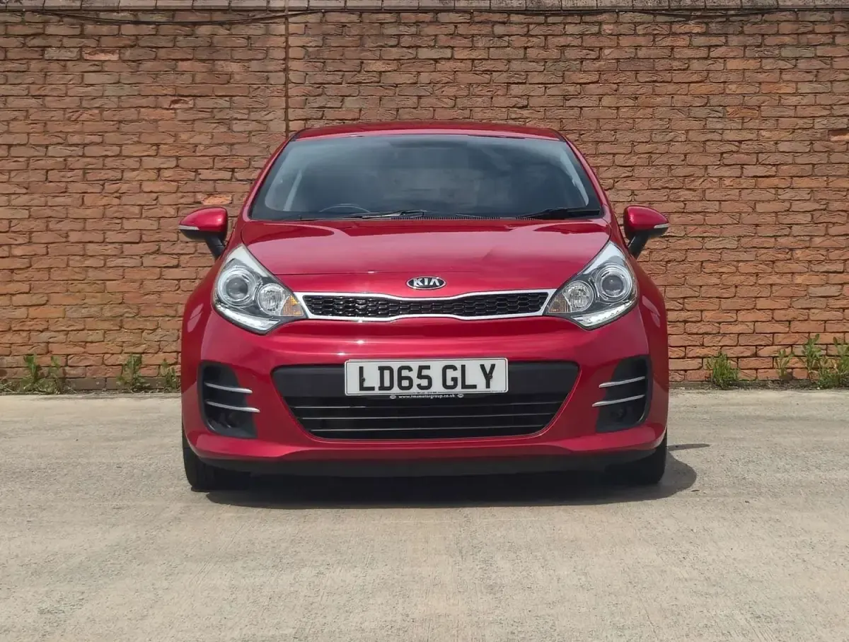 Used Kia Rio 2015 Red Hatchback