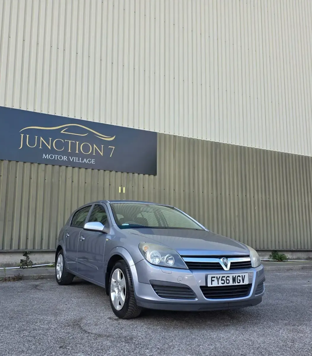Second-hand Vauxhall Astra 2006 Argintiu Hatchback
