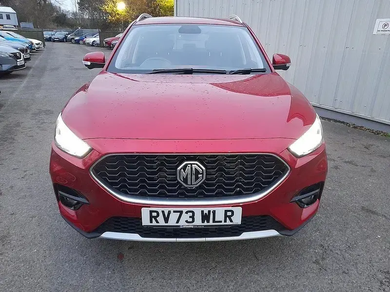 Używany MG ZS Exclusive 111 KM (81 kW) 2024 Czerwony SUV