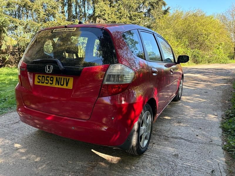 Second-hand Honda Jazz ES 100 CP (73 kW) 2009 Roșu Hatchback