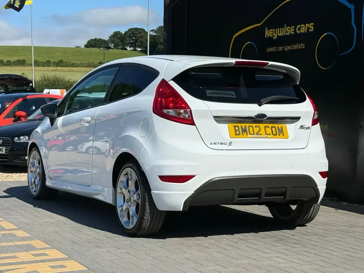 Used Ford Fiesta Zetec 2008 White Hatchback