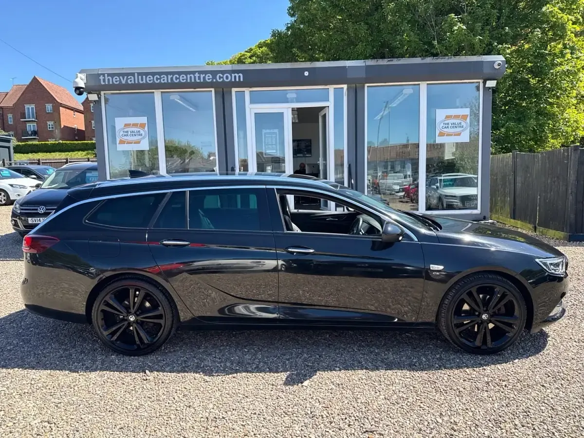 Używany Vauxhall Insignia Elite 170 KM (125 kW) 2017 Czarny Kombi