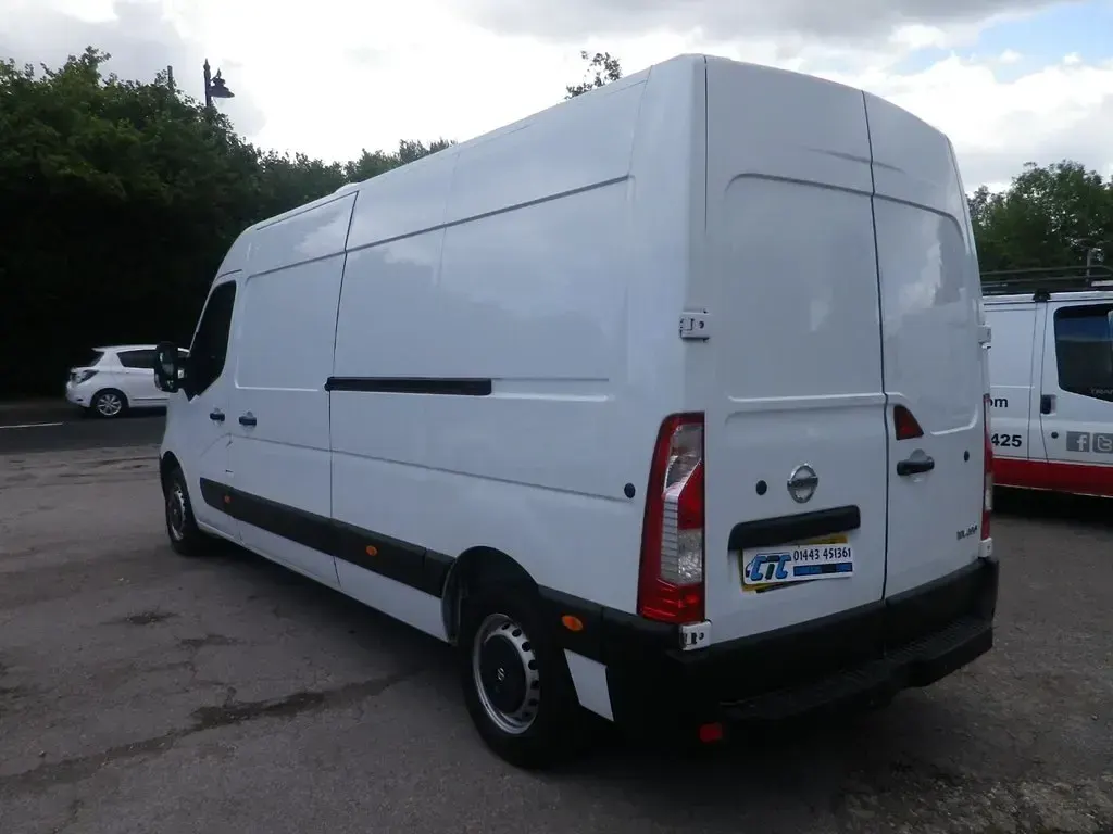 Używany Nissan NV400 SE 129 KM (94 kW) 2018 Biały Van