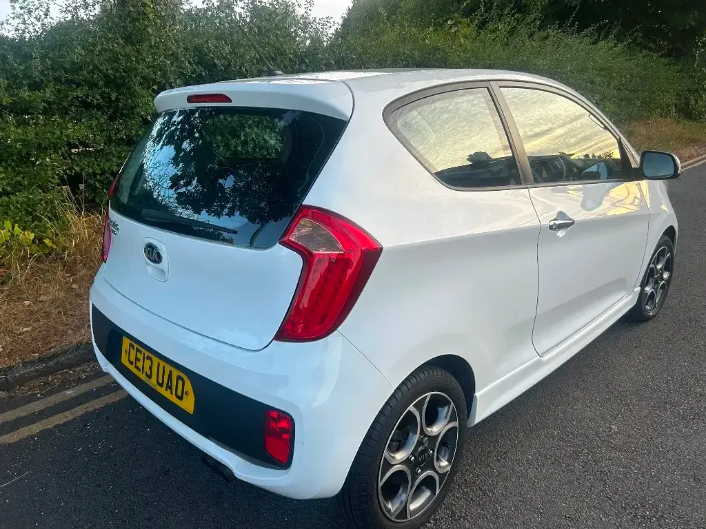 Used Kia Picanto 85 HP (62 kW) 2013 White Hatchback