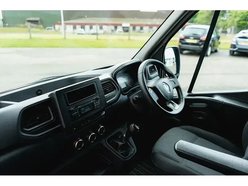 Used Renault Master Business 133 HP (97 kW) 2022 White MPV