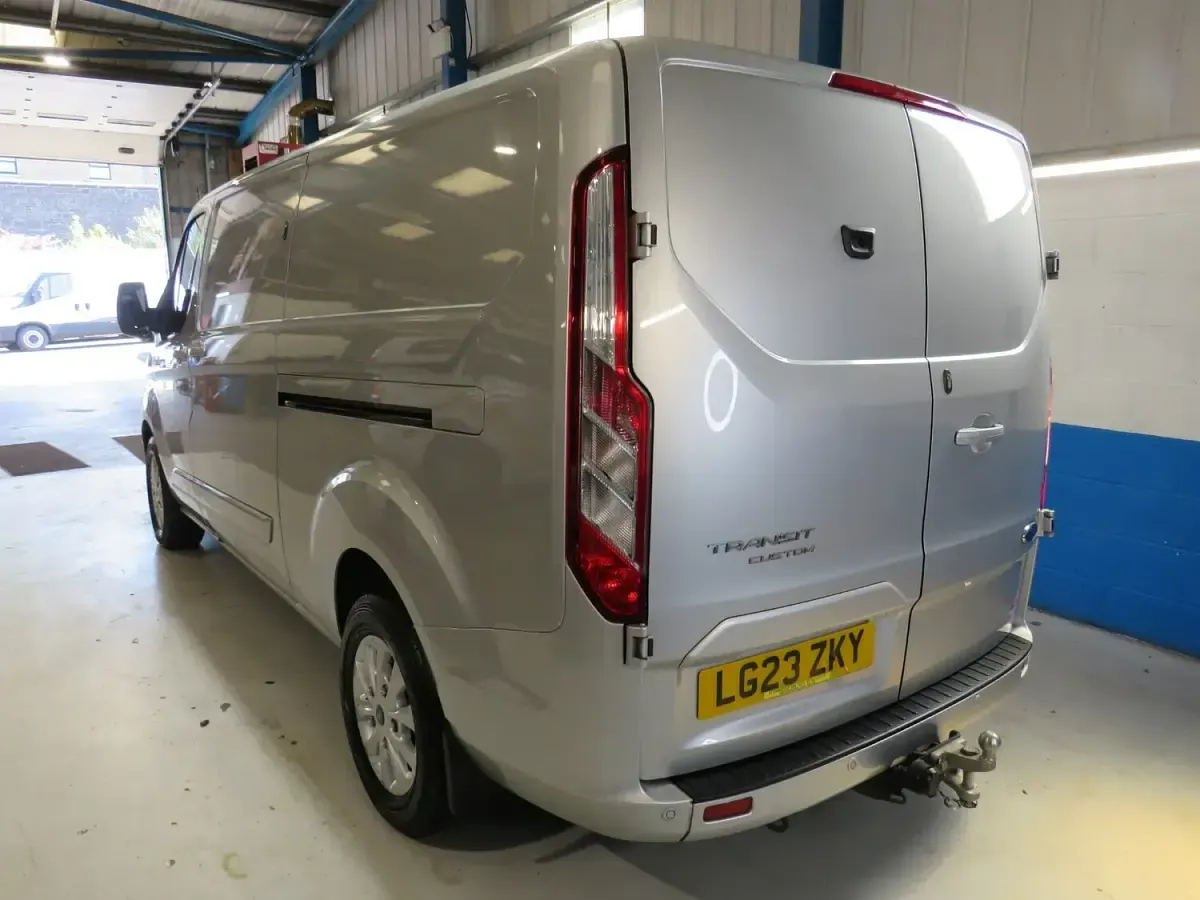 Used Ford Transit Custom Limited 130 HP (95 kW) 2023 Silver Van