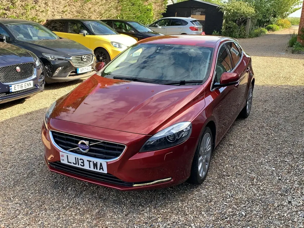 Used Volvo V40 SE Lux 2013 Red Hatchback