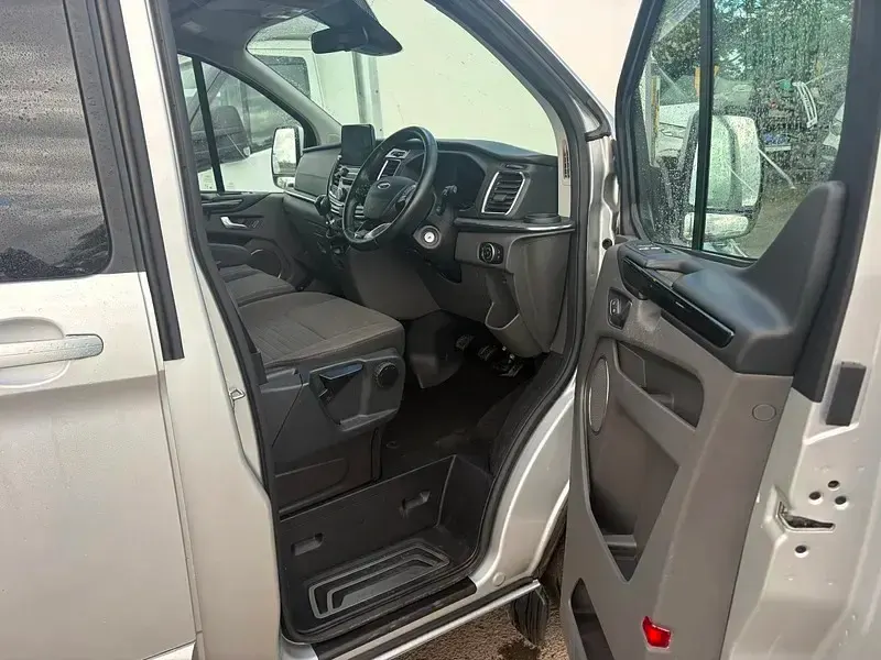 Used Ford Tourneo Custom Titanium 130 HP (95 kW) 2021 Silver Van