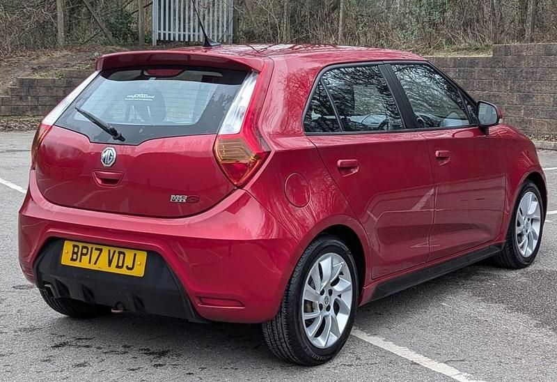 Usado MG MG3 106 HP (77 kW) 2017 Vermelho Citadino