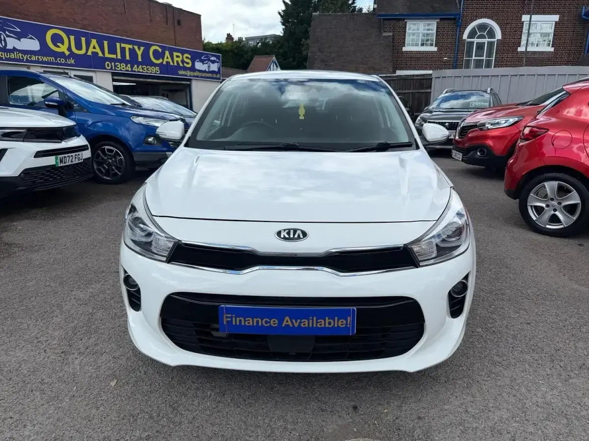 Used Kia Rio 84 HP (61 kW) 2017 White Hatchback