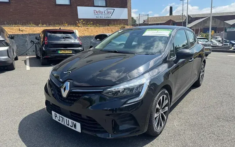 Used Renault Clio Iconic 90 HP (66 kW) 2022 Hatchback