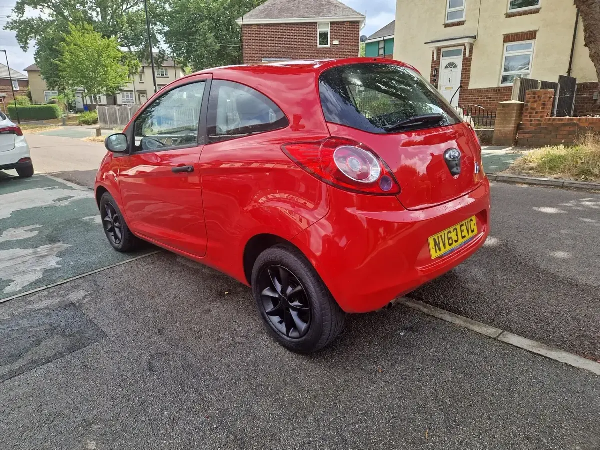 Used Ford Ka Studio 69 HP (50 kW) 2014 Red Hatchback