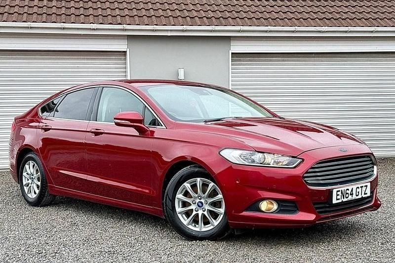 Red Used 2015 Ford Mondeo Zetec Hatchback | £3,690 (Fair price) - Image 1/1