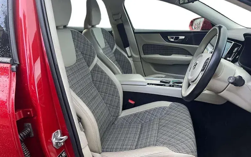 Usado Volvo V60 Momentum 250 CV (183 kW) 2018 Rojo Familiar