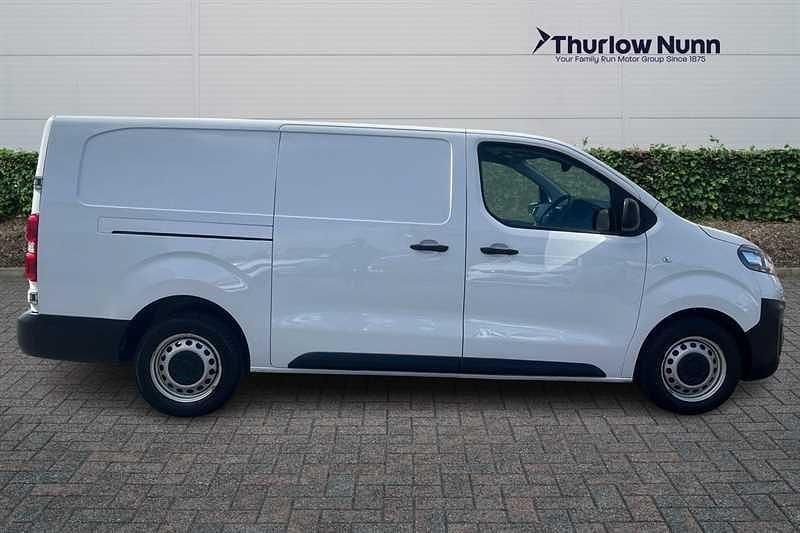Used Vauxhall Vivaro 145 HP (106 kW) 2023 White MPV