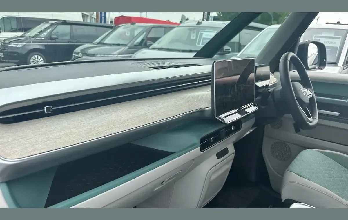 Used VW ID. Buzz Pro 210 kW (286 HP) 2025 Green MPV