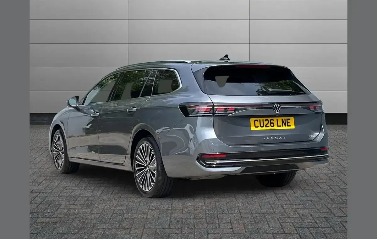 Used VW Passat Elegance 147 HP (108 kW) 2026 Grey Estate