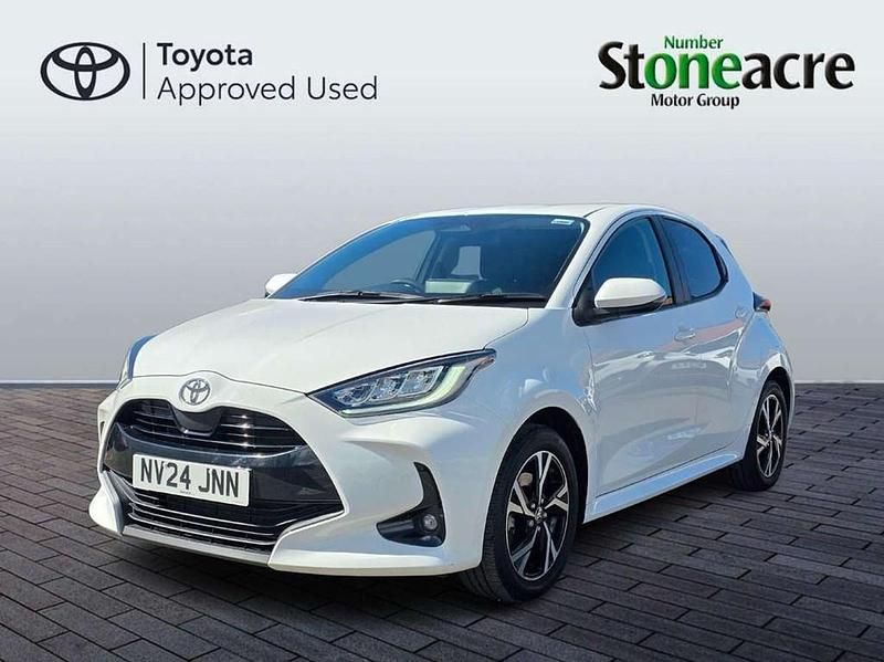 Used Toyota Yaris Hybrid Design 113 HP (83 kW) 2024 White Hatchback