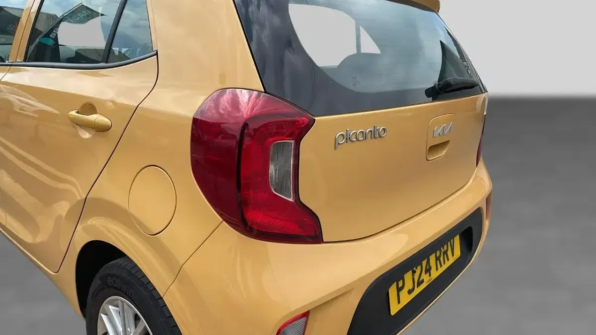 Used Kia Picanto 66 HP (48 kW) 2024 Yellow Hatchback