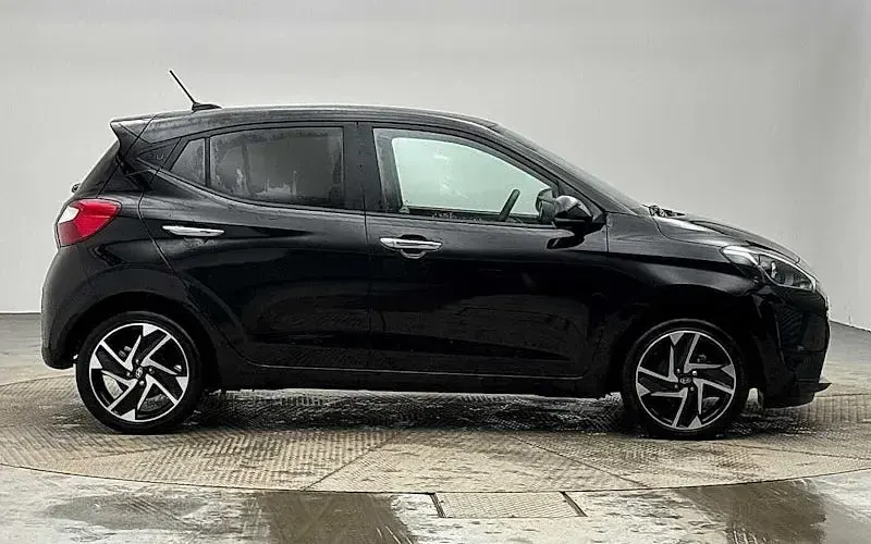 Used Hyundai i10 Premium 79 HP (58 kW) 2025 Black Hatchback