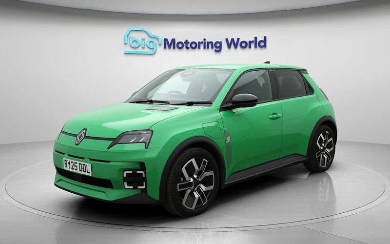 Used Renault 5 E-Tech Urban 89 kW (122 HP) 2025 Green Hatchback