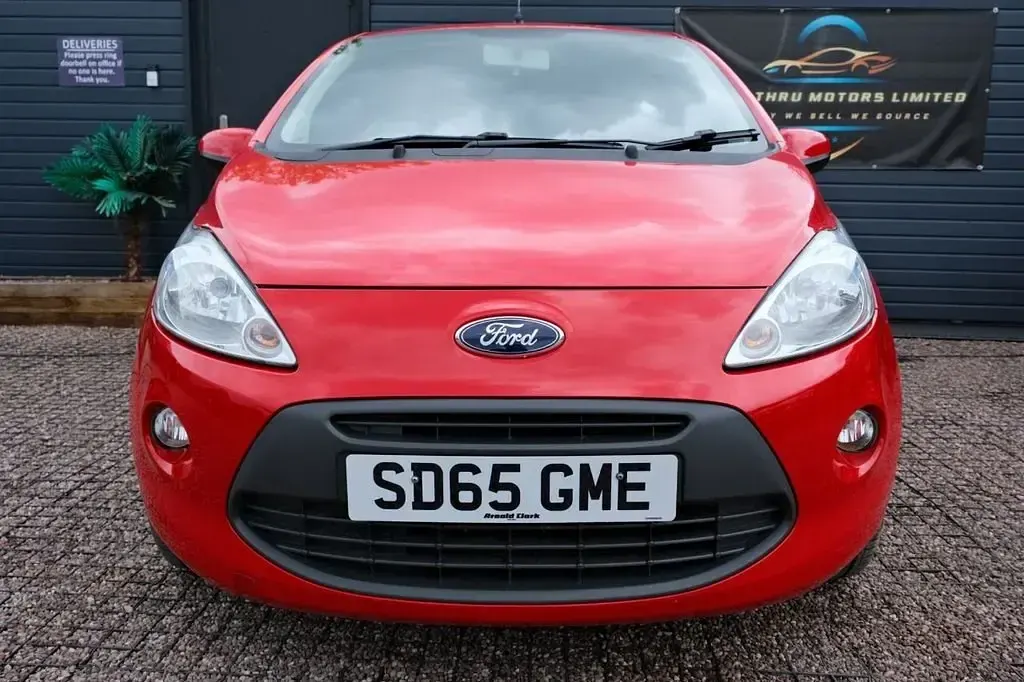 Begagnad Ford Ka Zetec 69 HK (50 kW) 2016 Röd Halvkombi