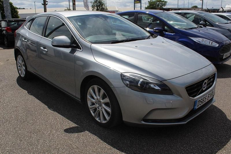 Silver Used 2015 Volvo V40 SE Lux Estate | £8,900 (Fair price) - Image 1/4