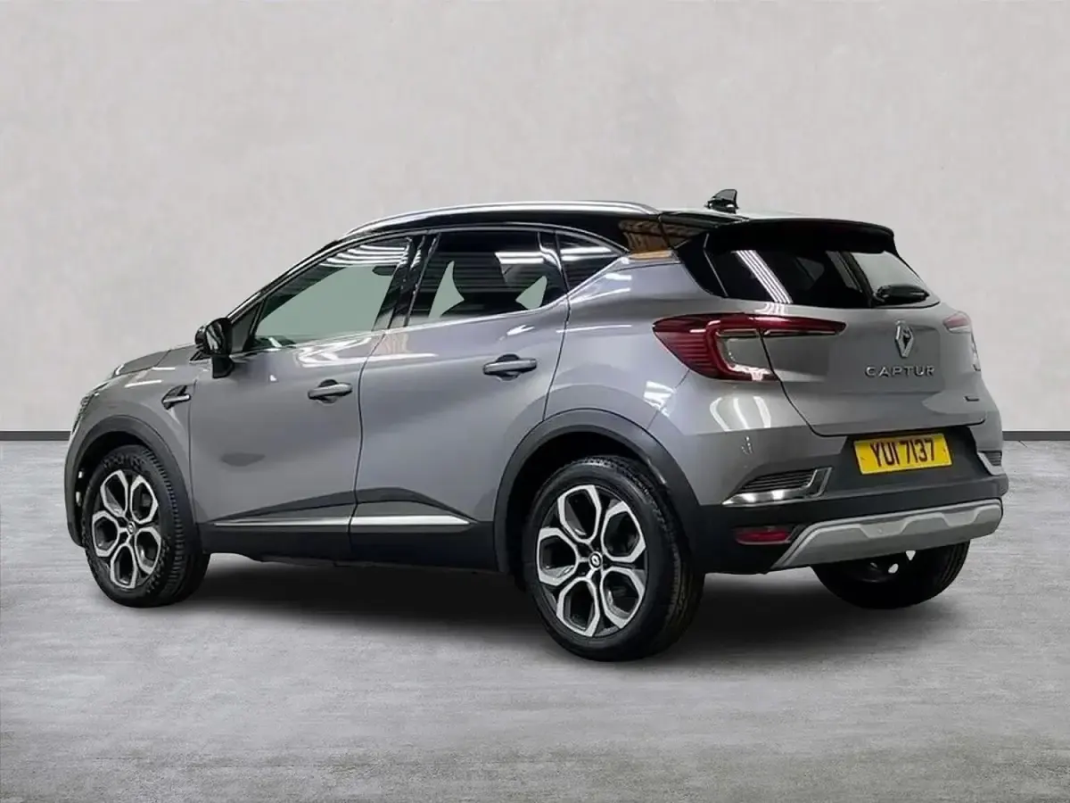 Second-hand Renault Captur Techno 145 CP (106 kW) 2023 Gri SUV