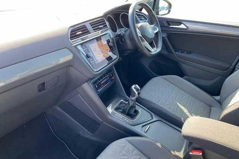 Used VW Tiguan Life 130 HP (95 kW) 2022 Nightshade blue SUV