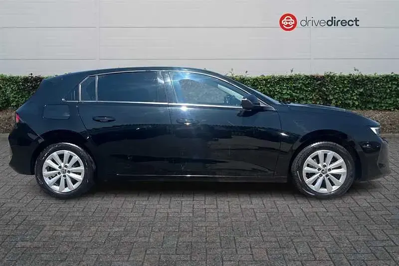 Used Vauxhall Astra Design Edition 110 HP (80 kW) 2023 Black Hatchback