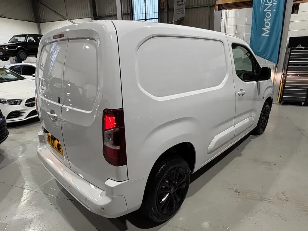 Used Citroën Berlingo 130 HP (95 kW) 2022 White MPV