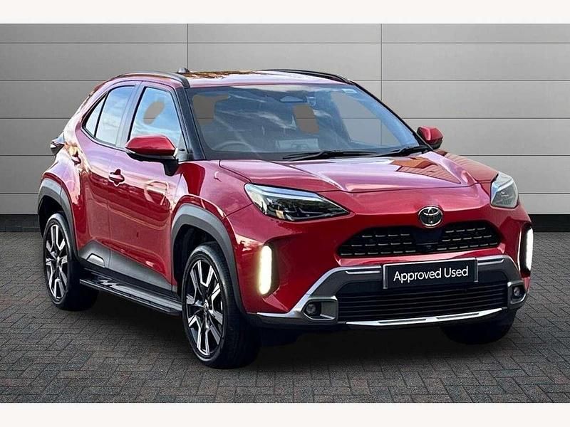 Scarlet flare Used 2025 Toyota Yaris Hybrid SUV | £29,495 (Fair price) - Image 1/2