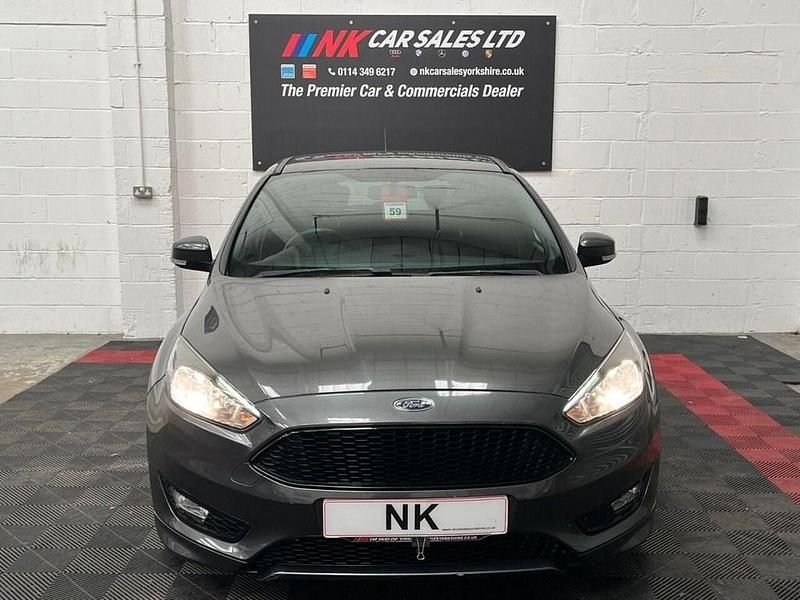 Used Ford Focus ST-Line 120 HP (88 kW) 2017 Grey Hatchback