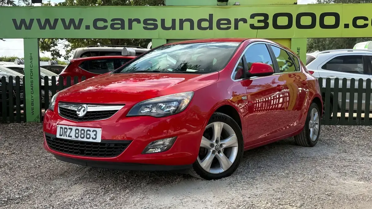 Used Vauxhall Astra SRi 100 HP (73 kW) 2012 Red Hatchback